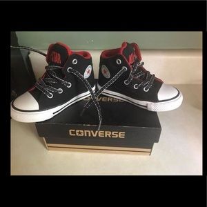 BRAND NEW Toddler boys size 7 converse